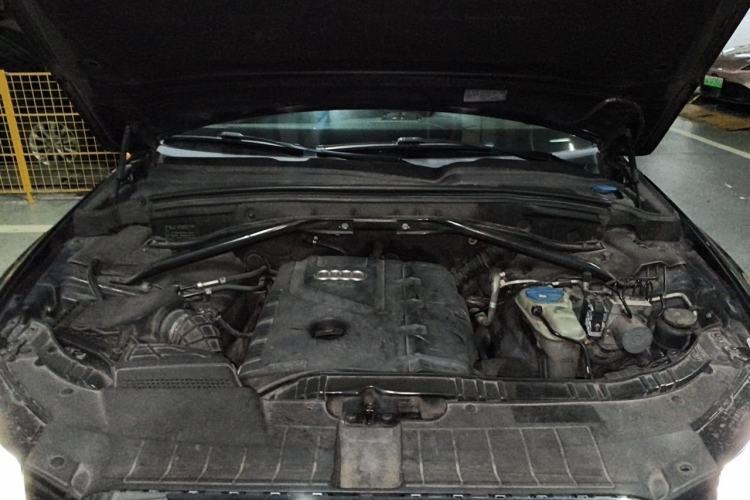 Used Audi Q5 2010 2.0TFSI Luxury Edition Engine Bay