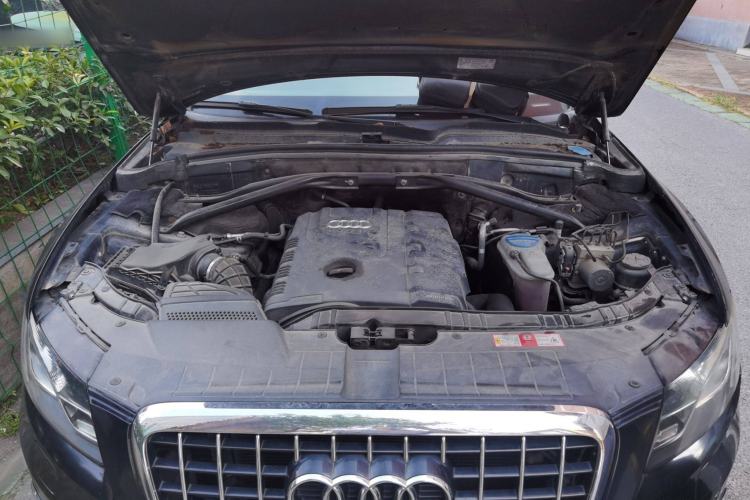 Used Audi Q5 2010 2.0TFSI Comfort Version Engine Bay