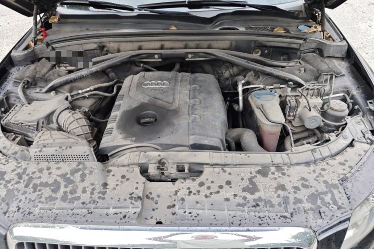 Used Audi Q5 2010 2.0TFSI Off-Road Version Engine Bay