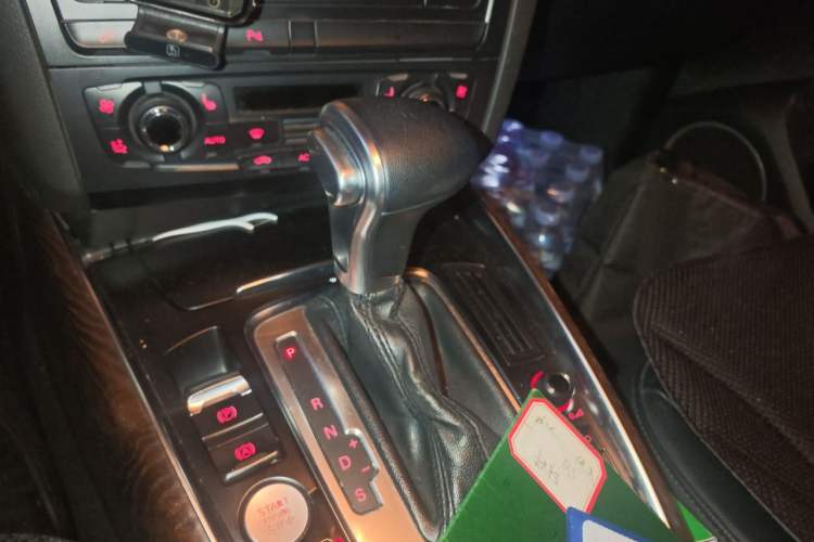 Used Audi Q5 2010 3.2 FSI Sport Edition Gear Lever
