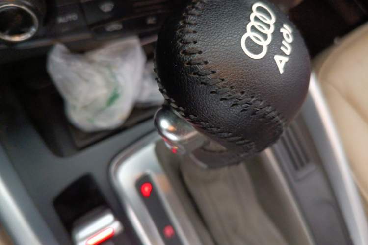 Used Audi Q5 2010 2.0TFSI Trendy Edition Gear Lever