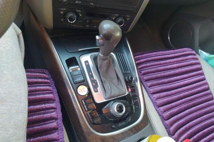 Used Audi Q5 2010 3.2 FSI Sport Edition Gear Lever