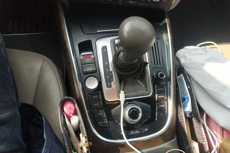 Used Audi Q5 2010 3.2 FSI Sport Edition Gear Lever