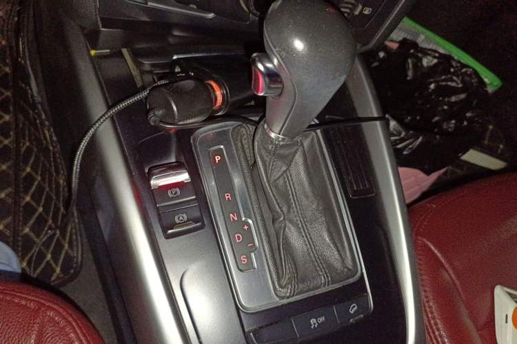 Used Audi Q5 2010 2.0TFSI Sport Edition Gear Lever