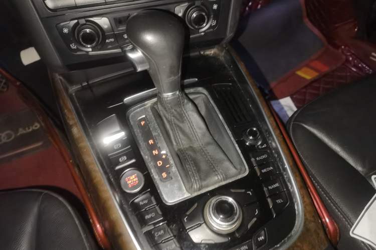 Used Audi Q5 2010 3.2 FSI Sport Edition Gear Lever