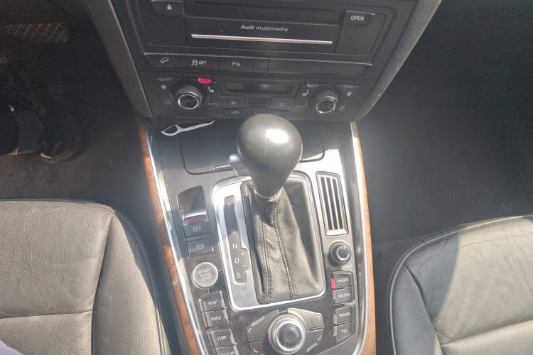 Used Audi Q5 2010 3.2 FSI Sport Edition Gear Lever