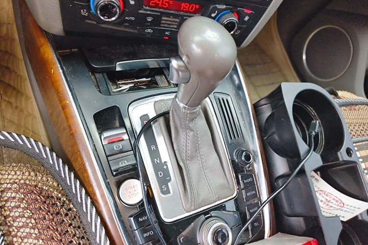 Used Audi Q5 2010 3.2 FSI Sport Edition Gear Lever
