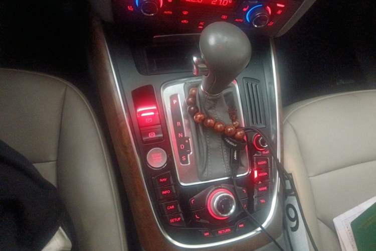 Used Audi Q5 2010 3.2 FSI Sport Edition Gear Lever