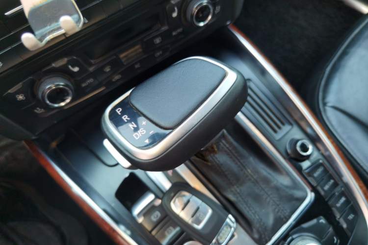 Used Audi Q5 2010 2.0TFSI Comfort Version Gear Lever