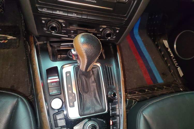 Used Audi Q5 2010 3.2 FSI Sport Edition Gear Lever