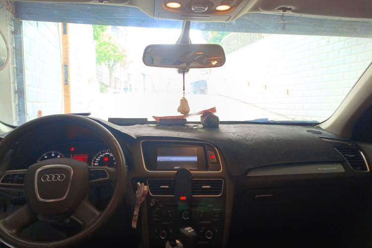 Used Audi Q5 2010 2.0TFSI Trendy Edition Headliner