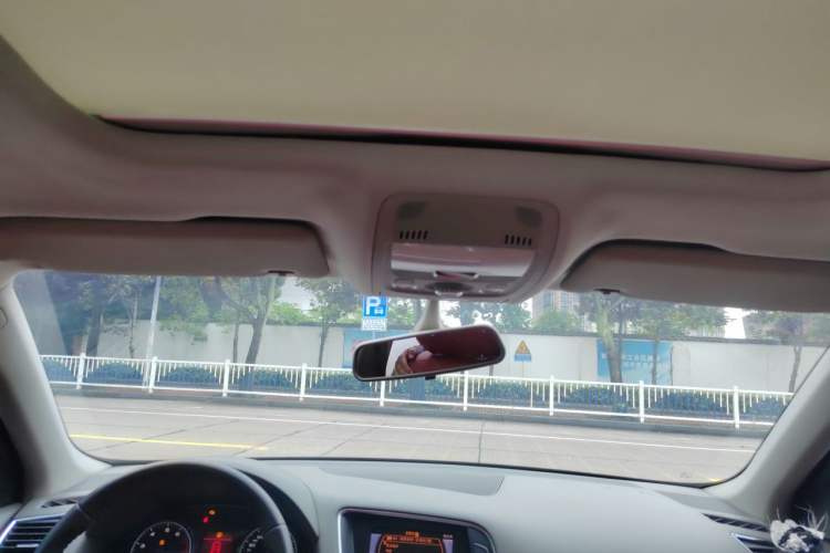 Used Audi Q5 2010 2.0TFSI Technology Edition Headliner