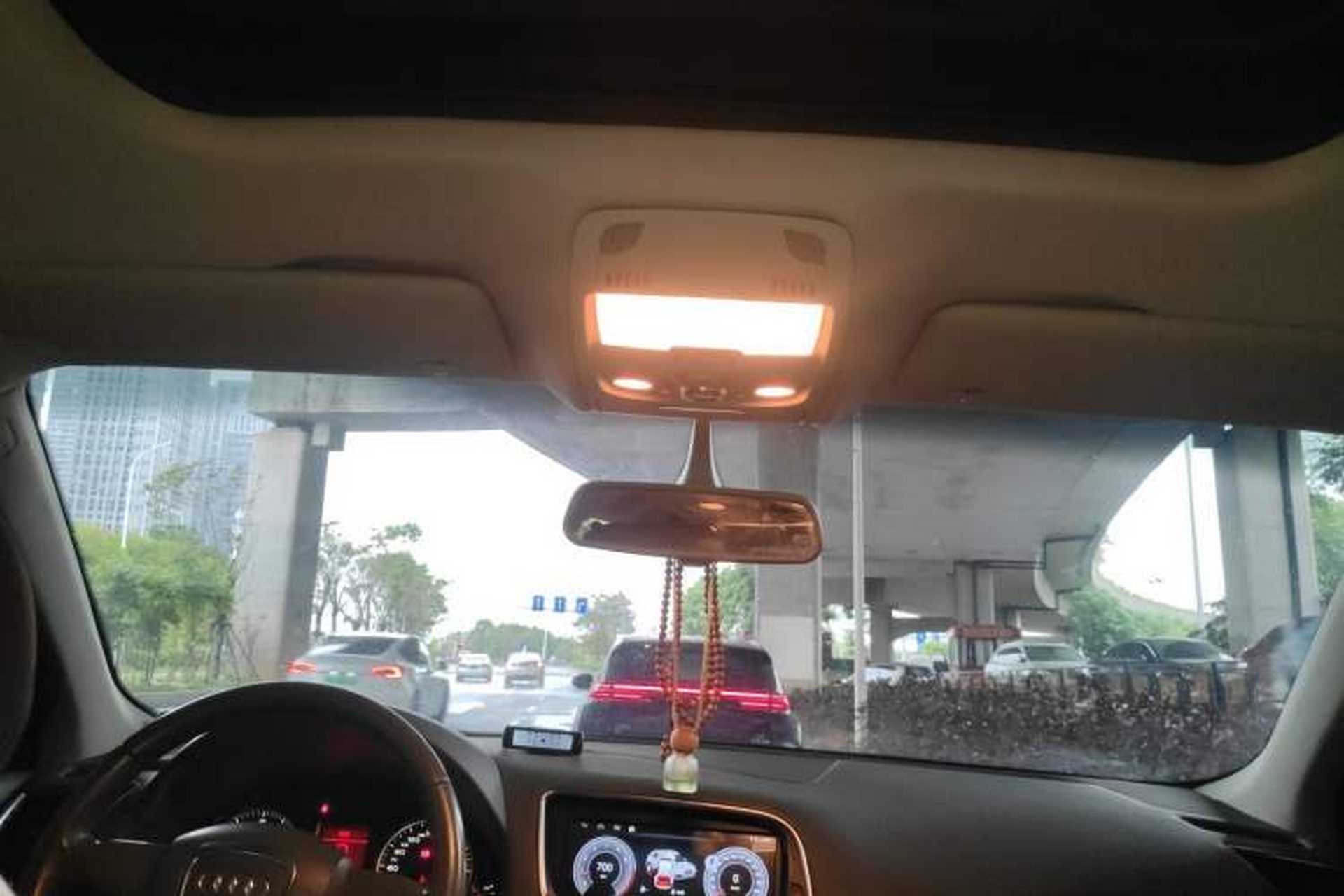 Used Audi Q5 2010 2.0TFSI Technology Edition Headliner