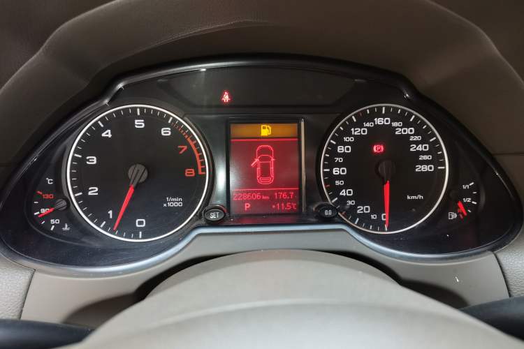 Used Audi Q5 2010 2.0TFSI Technology Edition Instrument Cluster