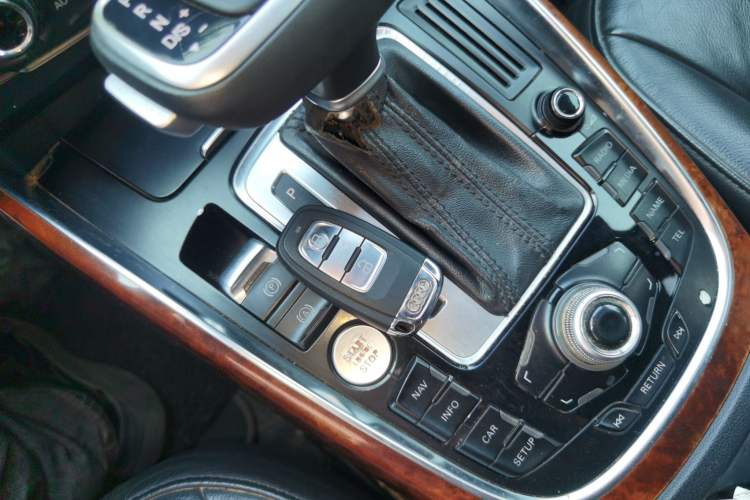 Used Audi Q5 2010 2.0TFSI Comfort Version Interior 1