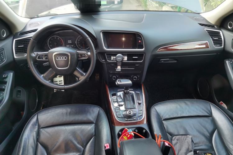Used Audi Q5 2010 2.0TFSI Comfort Version Interior 2