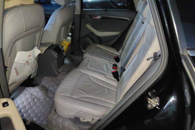 Used Audi Q5 2010 3.2 FSI Off-road Version Left Rear Seat