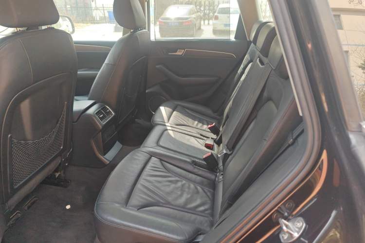 Used Audi Q5 2010 3.2 FSI Sport Edition Left Rear Seat