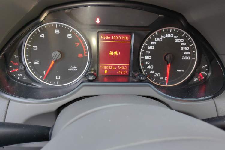 Used Audi Q5 2010 2.0TFSI Technology Edition Odometer Close Up