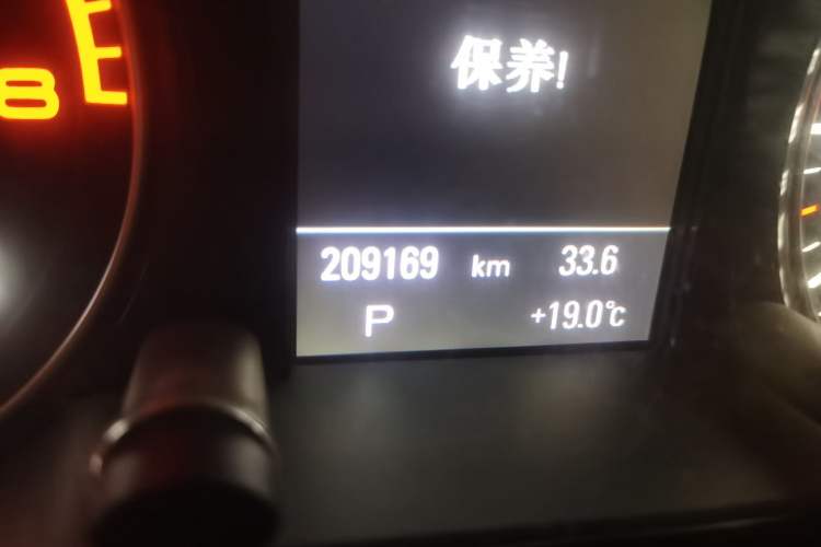 Used Audi Q5 2010 3.2 FSI Sport Edition Odometer Close Up
