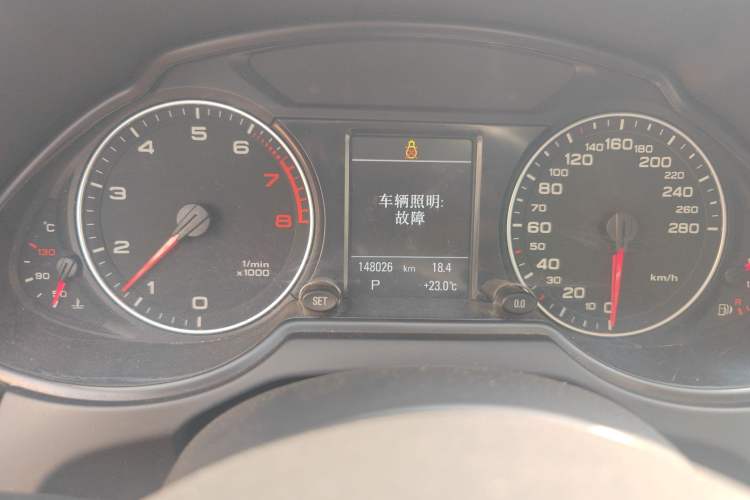 Used Audi Q5 2010 3.2 FSI Sport Edition Odometer Close Up