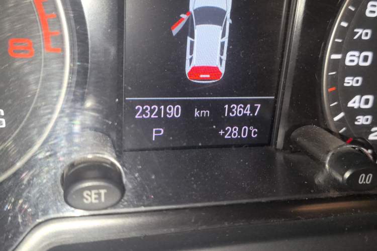 Used Audi Q5 2010 3.2 FSI Sport Edition Odometer Close Up
