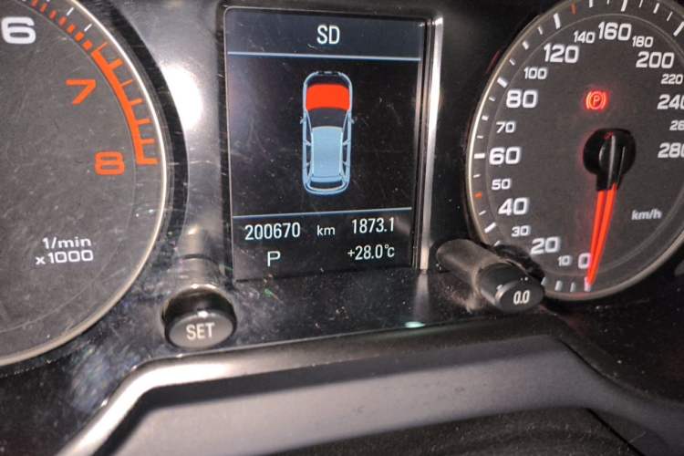 Used Audi Q5 2010 2.0TFSI Luxury Edition Odometer Close Up