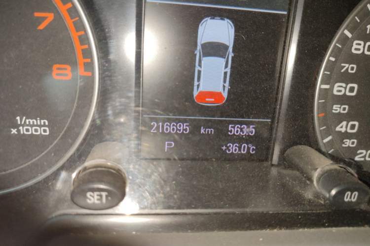 Used Audi Q5 2010 3.2 FSI Sport Edition Odometer Close Up