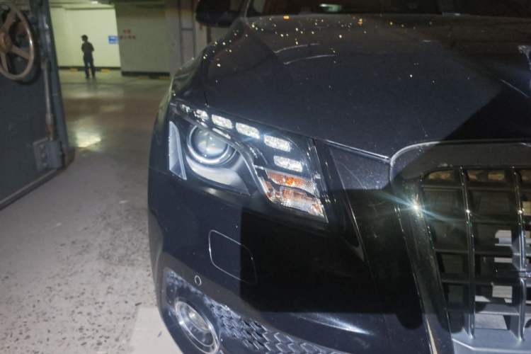 Used Audi Q5 2010 3.2 FSI Sport Edition Right Front Headlight