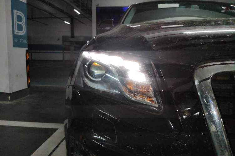 Used Audi Q5 2010 3.2 FSI Sport Edition Right Front Headlight