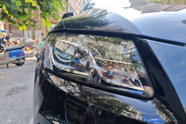 Used Audi Q5 2010 3.2 FSI Sport Edition Right Front Headlight