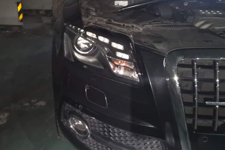 Used Audi Q5 2010 3.2 FSI Sport Edition Right Front Headlight