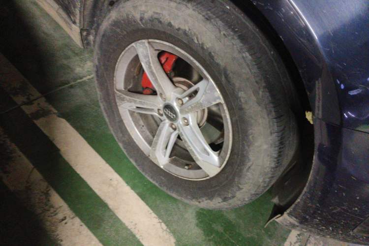 Used Audi Q5 2010 2.0TFSI Trendy Edition Right Front Wheel Hub