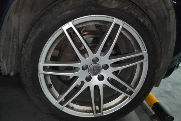 Used Audi Q5 2010 3.2 FSI Sport Edition Right Front Wheel Hub