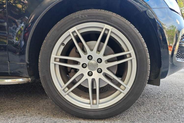 Used Audi Q5 2010 3.2 FSI Sport Edition Right Front Wheel Hub