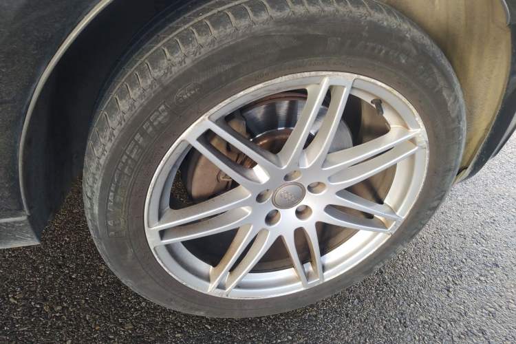 Used Audi Q5 2010 3.2 FSI Sport Edition Right Front Wheel Hub
