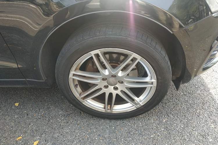 Used Audi Q5 2010 3.2 FSI Sport Edition Right Front Wheel Hub