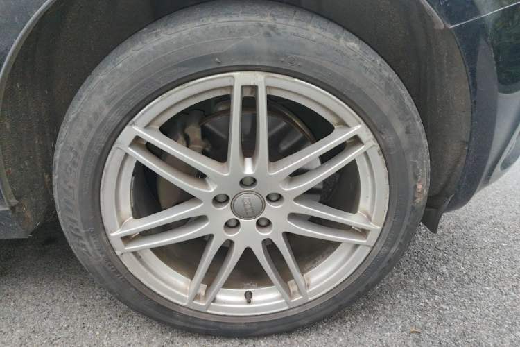 Used Audi Q5 2010 3.2 FSI Sport Edition Right Front Wheel Hub
