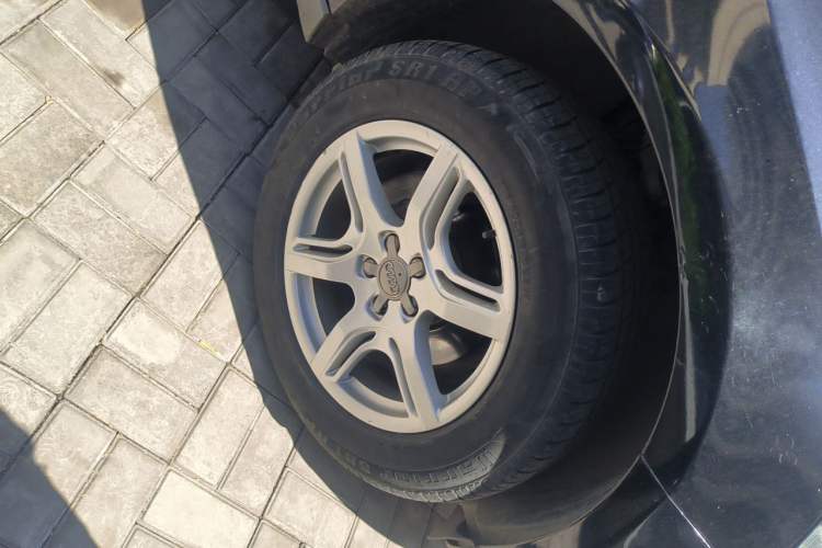 Used Audi Q5 2010 2.0TFSI Technology Edition Right Front Wheel Hub