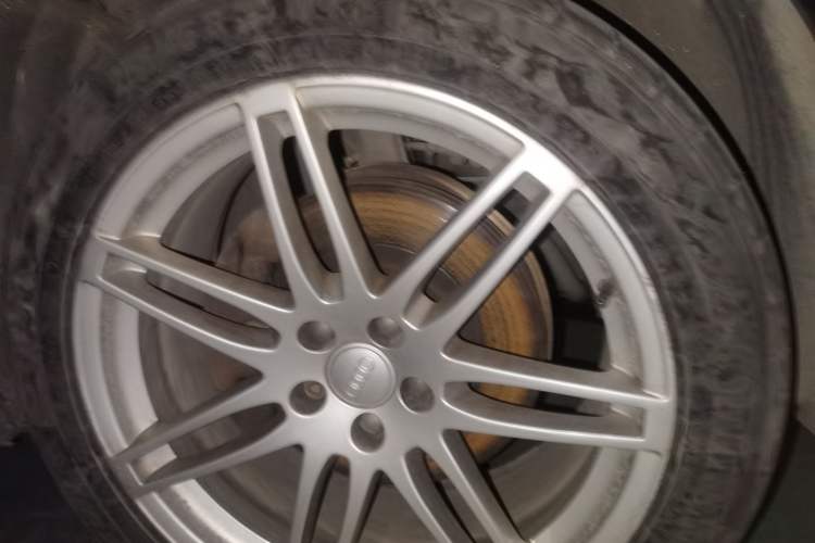 Used Audi Q5 2010 3.2 FSI Sport Edition Right Front Wheel Hub