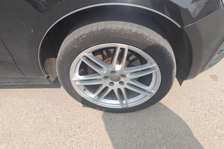 Used Audi Q5 2010 3.2 FSI Sport Edition Right Front Wheel Hub