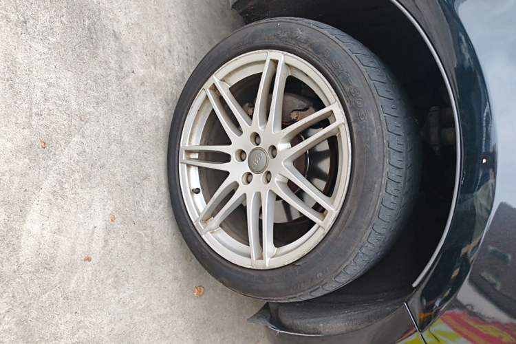 Used Audi Q5 2010 3.2 FSI Sport Edition Right Front Wheel Hub