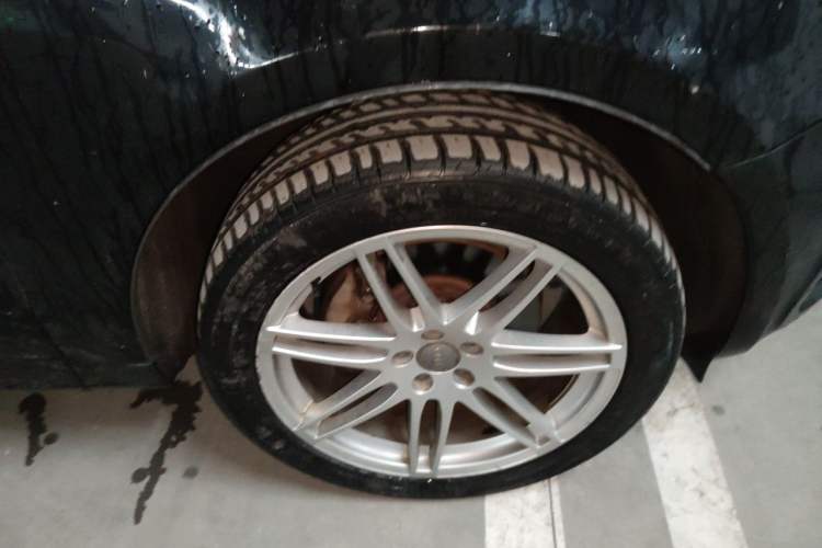 Used Audi Q5 2010 3.2 FSI Sport Edition Right Front Wheel Hub