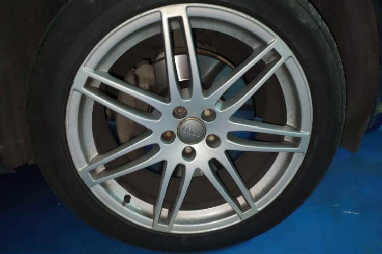 Used Audi Q5 2010 3.2 FSI Sport Edition Right Front Wheel Hub