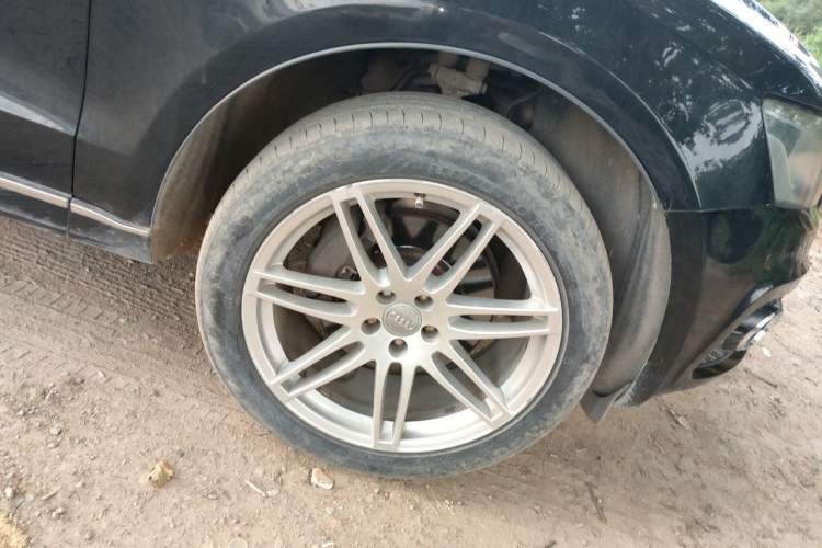 Used Audi Q5 2010 3.2 FSI Sport Edition Right Front Wheel Hub