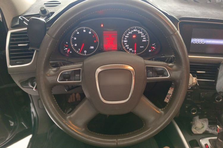 Used Audi Q5 2010 2.0TFSI Trendy Edition Steering Wheel