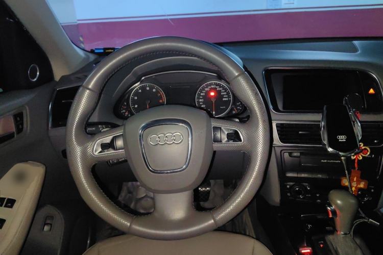 Used Audi Q5 2010 3.2 FSI Off-road Version Steering Wheel