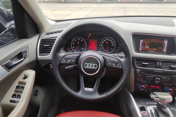 Used Audi Q5 2010 2.0TFSI Technology Edition Steering Wheel