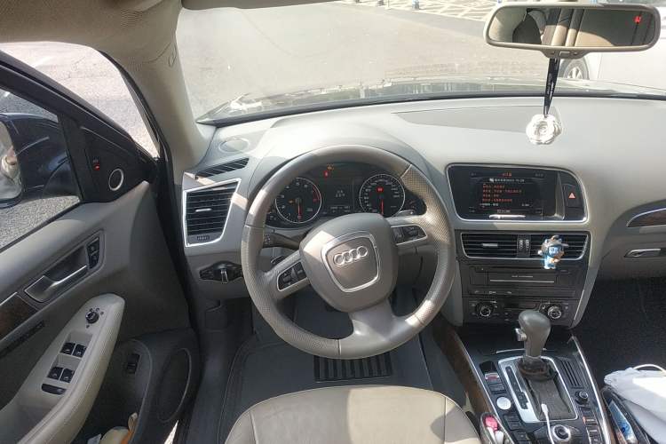 Used Audi Q5 2010 3.2 FSI Sport Edition Steering Wheel