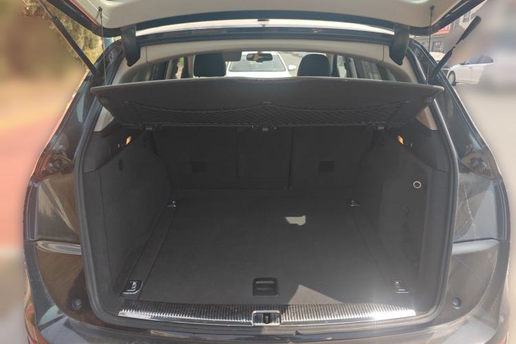 Used Audi Q5 2010 3.2 FSI Sport Edition Trunk